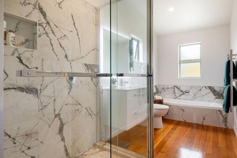 Photo of property in 2/17 Sudan Avenue, Milford, Auckland, 0620