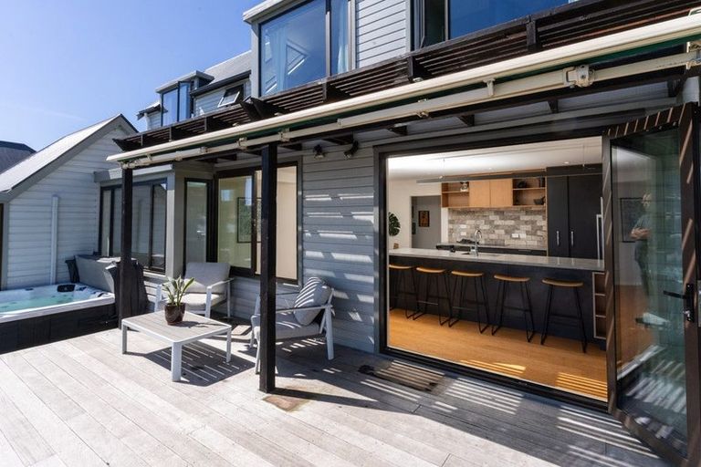 Photo of property in 3 Roland Lane, Mount Pleasant, Christchurch, 8081