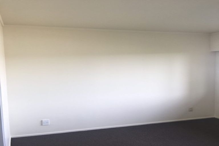 Photo of property in 1/3 Tusac Place, Totara Vale, Auckland, 0627