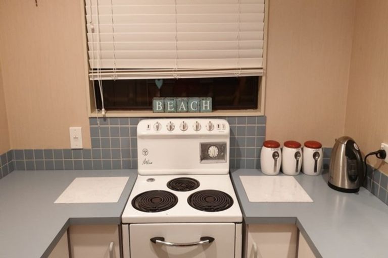 Photo of property in 64 Fifth Avenue, Urenui, 4377