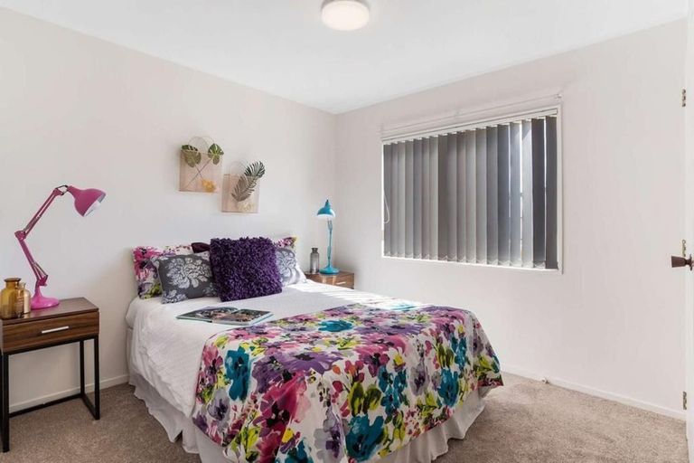 Photo of property in 2/25 Solveig Place, Randwick Park, Auckland, 2105