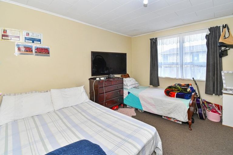 Photo of property in 16 Gambare Place, Wattle Downs, Auckland, 2103