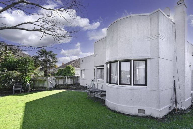 Photo of property in 706 Avenue Road East, Parkvale, Hastings, 4122