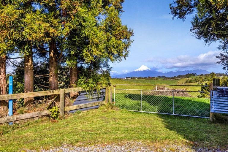 Photo of property in 150 Ackworth Road, Lepperton, New Plymouth, 4373