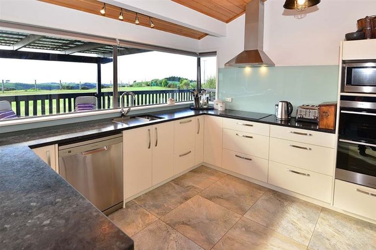 Photo of property in 368 Evans Road, South Head, Helensville, 0874