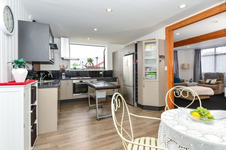 Photo of property in 50 Poaka Avenue, Dinsdale, Hamilton, 3204