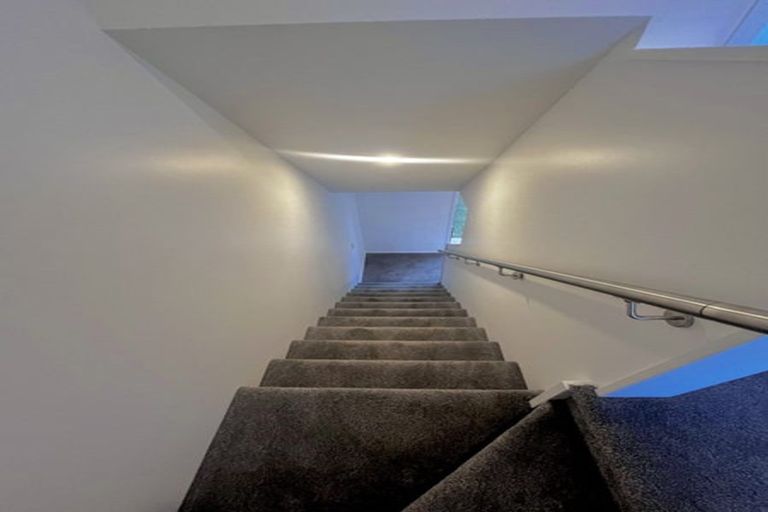 Photo of property in 1/23 Awaroa Road, Sunnyvale, Auckland, 0612