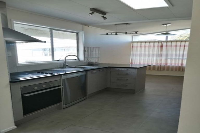 Photo of property in 68 Hutchinsons Road, Bucklands Beach, Auckland, 2014