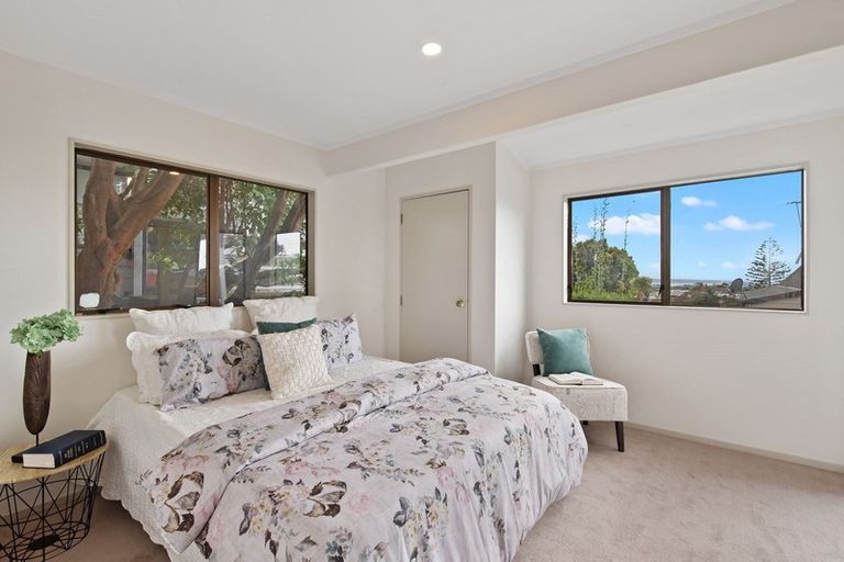 Photo of property in 2/67 West Coast Road, Glen Eden, Auckland, 0602