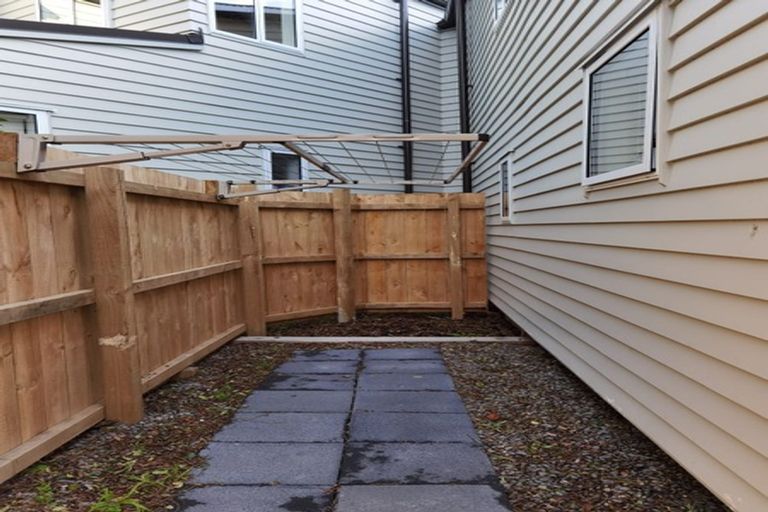 Photo of property in 3/30 John Jennings Drive, Oteha, Auckland, 0632