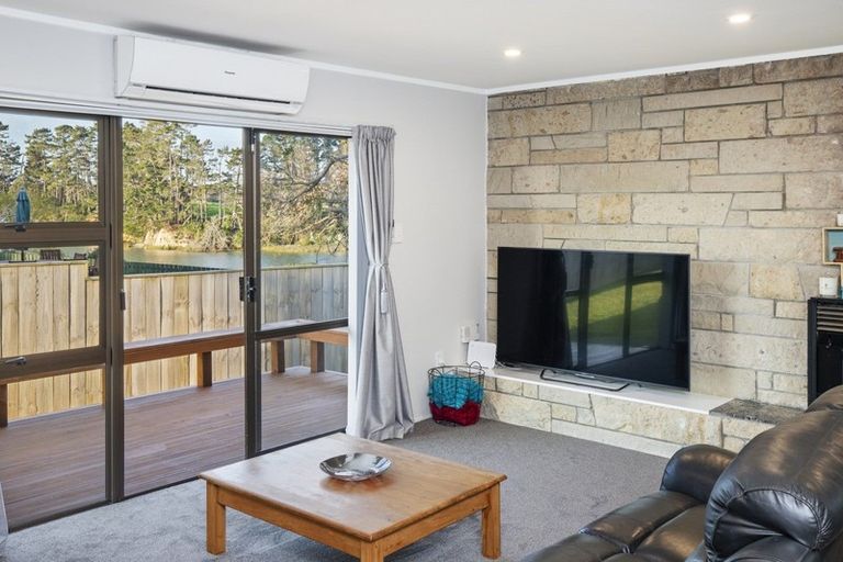 Photo of property in 8 Koromiko Place, Waiuku, 2123