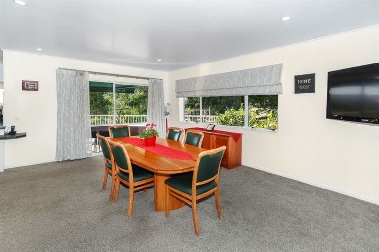 Photo of property in 327 Kaipara Road, Papakura, 2582