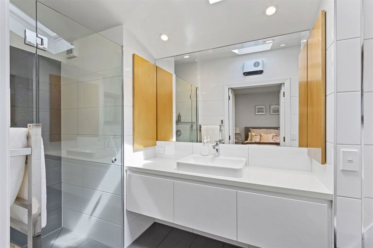 Photo of property in 69 Kotare Street, Fendalton, Christchurch, 8041