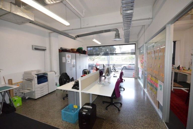 Photo of property in 9c Union Street, Winton, 9720