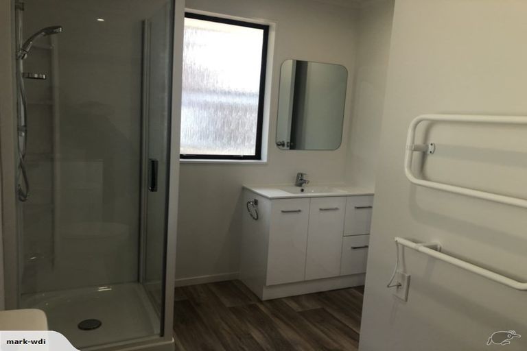 Photo of property in 15 Wakeling Avenue, Te Atatu South, Auckland, 0610