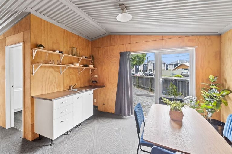 Photo of property in 15 Taramea Place, Addington, Christchurch, 8024