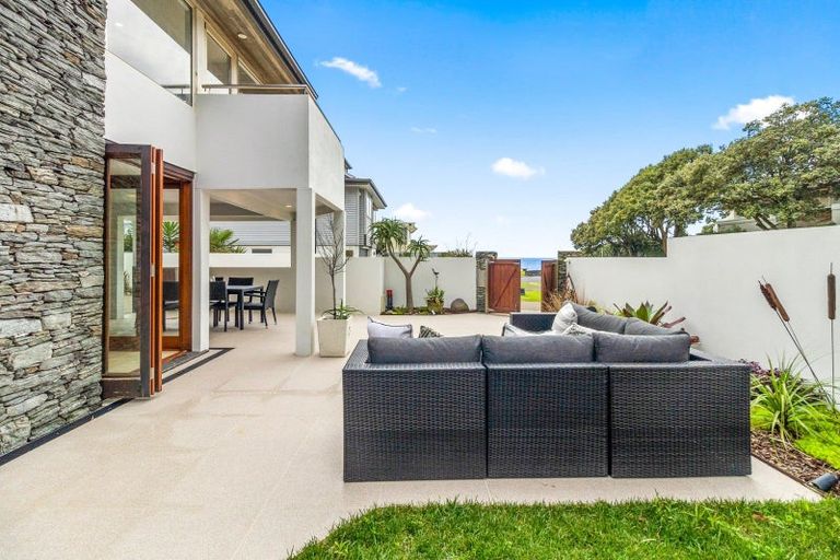 Photo of property in 1/22 Tiri Road, Milford, Auckland, 0620