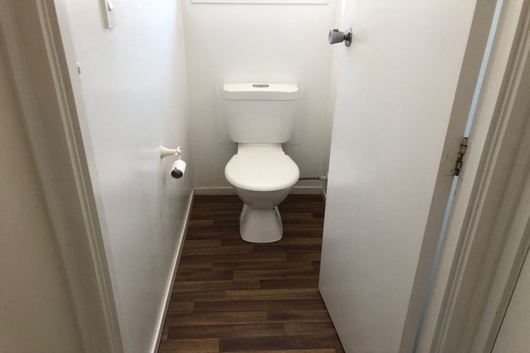 Photo of property in 30 Darren Crescent, Half Moon Bay, Auckland, 2012