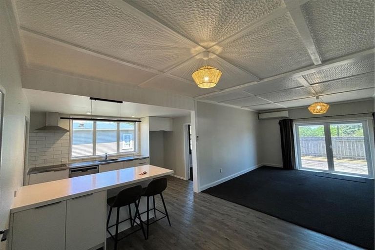 Photo of property in 197 Seaview Road, Westown, New Plymouth, 4310