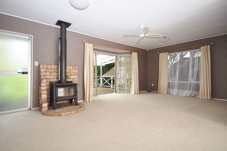Photo of property in 81 Kemp Road, Massey, Auckland, 0614