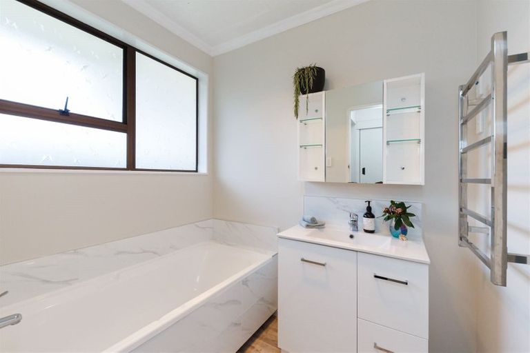 Photo of property in 83 Shamrock Street, Takaro, Palmerston North, 4412