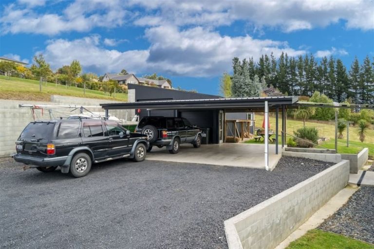 Photo of property in 17 Fairmile Drive, Kinmont Park, Mosgiel, 9024