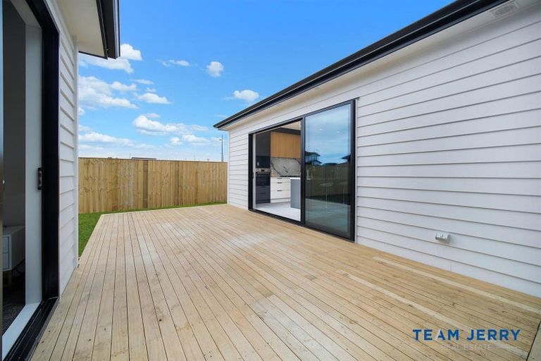 Photo of property in 99 Mutetai Road, Clarks Beach, 2122