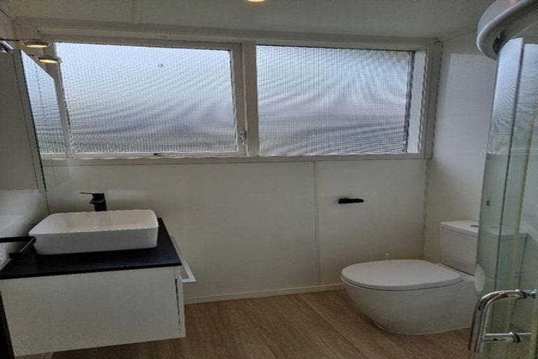 Photo of property in 5 Aorangi Road, Paraparaumu, 5032