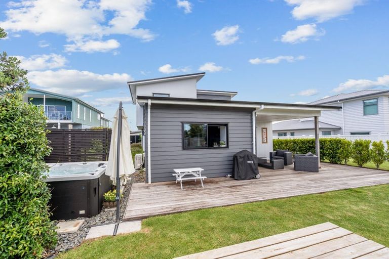 Photo of property in 15 Puroto Place, One Tree Point, 0118