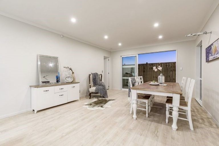 Photo of property in 3 Konoba Avenue, Kumeu, 0810