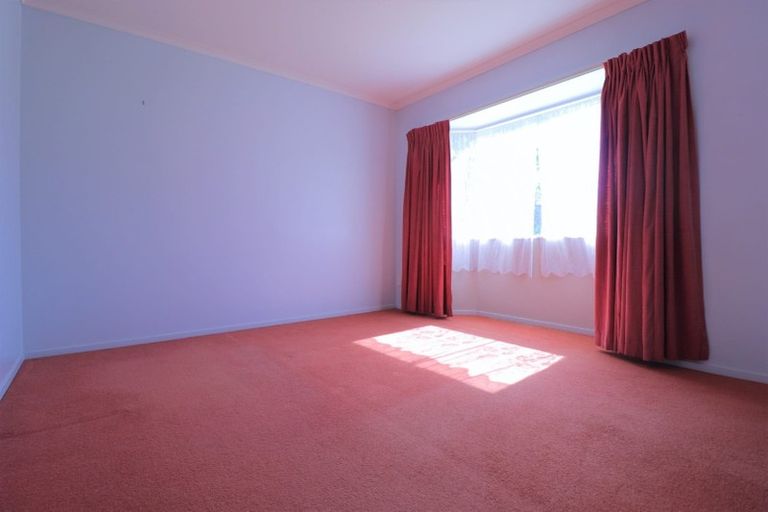 Photo of property in 8 Barberry Lane, Te Atatu Peninsula, Auckland, 0610