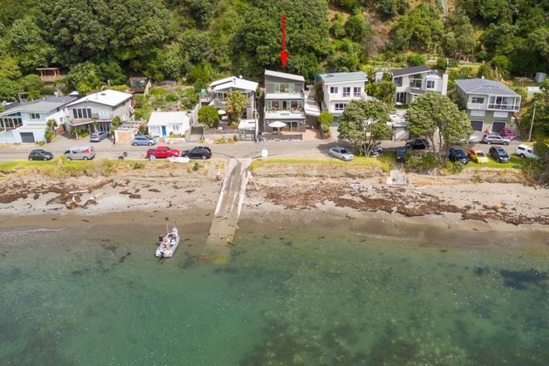 Photo of property in 10 Ocean Parade, Pukerua Bay, 5026