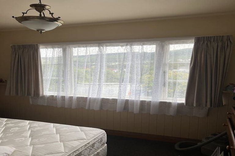 Photo of property in 20 Ranui Terrace, Tawa, Wellington, 5028