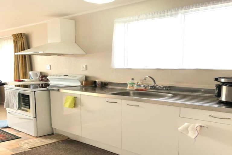 Photo of property in 1/6 Penion Drive, Flat Bush, Auckland, 2023