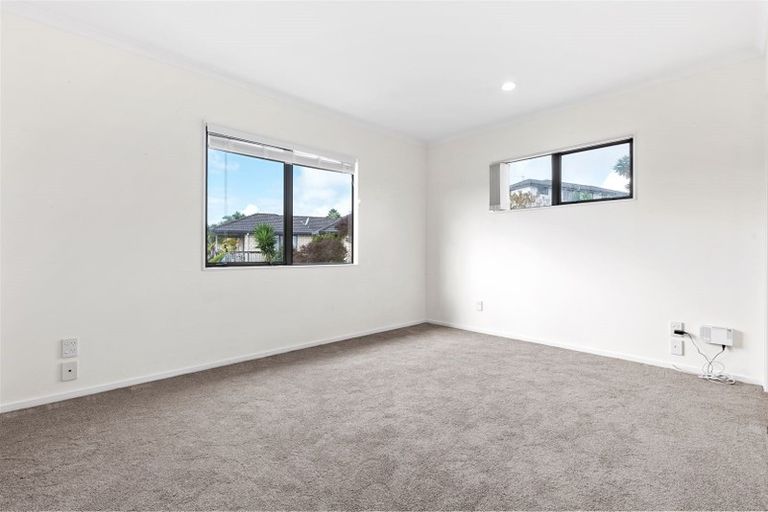 Photo of property in 27 Mt Lebanon Crescent, The Gardens, Auckland, 2105