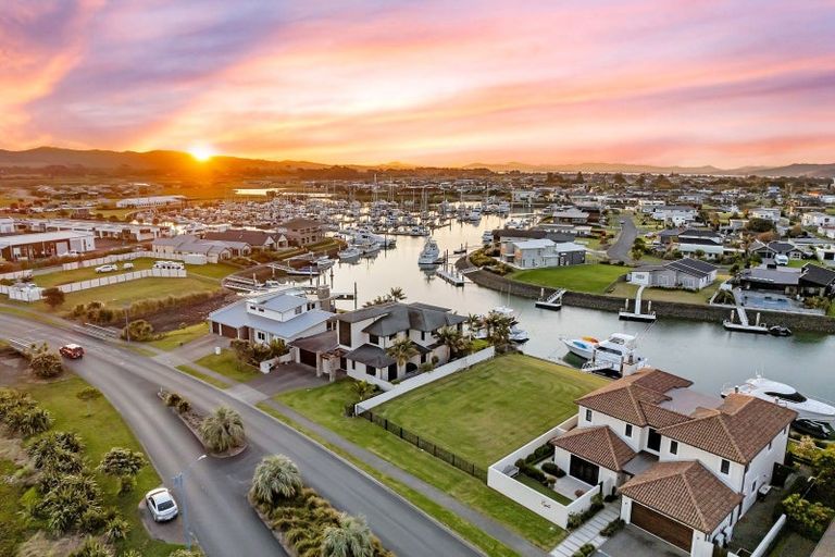 Photo of property in 10 Rauiri Drive, One Tree Point, 0118