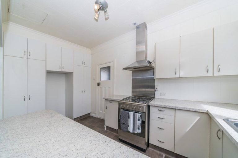 Photo of property in 18 Kowhai Avenue, Takaro, Palmerston North, 4410