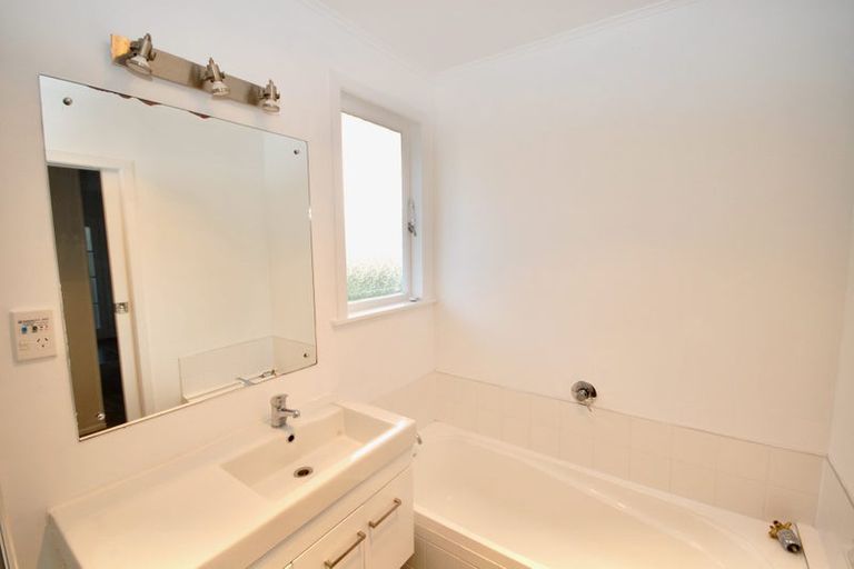 Photo of property in 14 Wylie Avenue, Sunnynook, Auckland, 0620