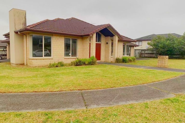 Photo of property in 16 Speyside Crescent, Flat Bush, Auckland, 2016