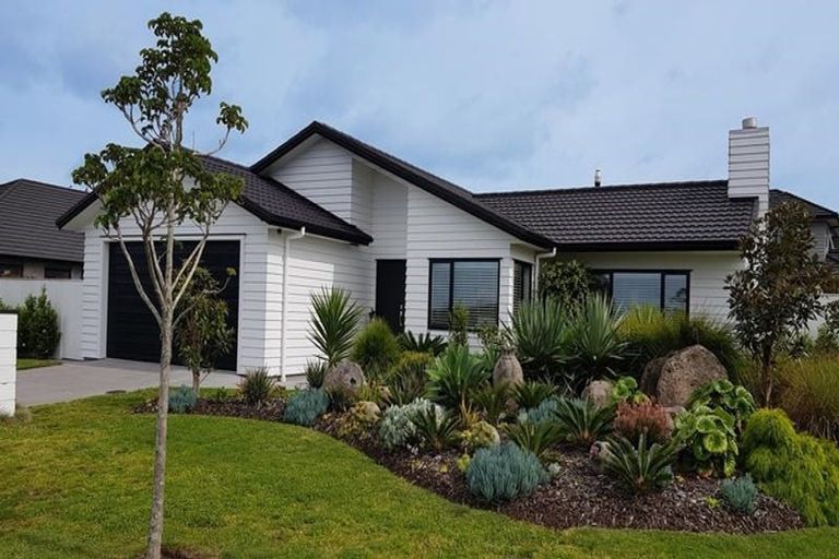 Photo of property in 8 Stace Hopper Drive, One Tree Point, 0118