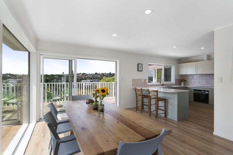 Photo of property in 2/37 Woodlands Crescent, Browns Bay, Auckland, 0630