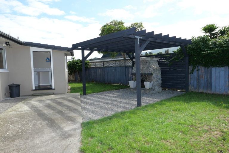 Photo of property in 4 Tawa Street, Waikanae, 5036