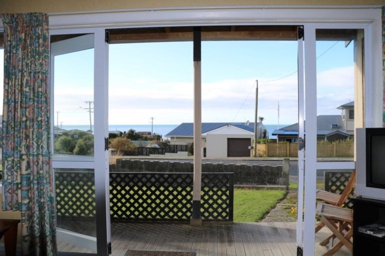 Photo of property in 2 Marine Terrace, Kaka Point, 9271