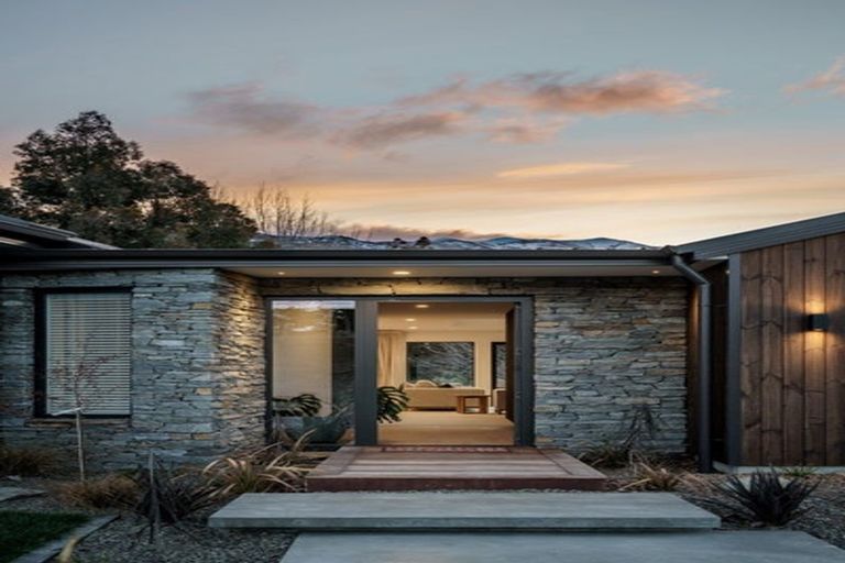 Photo of property in 1 Kamana Rise, Wanaka, 9382