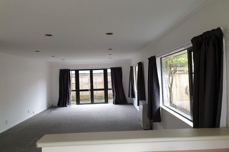 Photo of property in 2/96 Cambridge Terrace, Waterloo, Lower Hutt, 5011