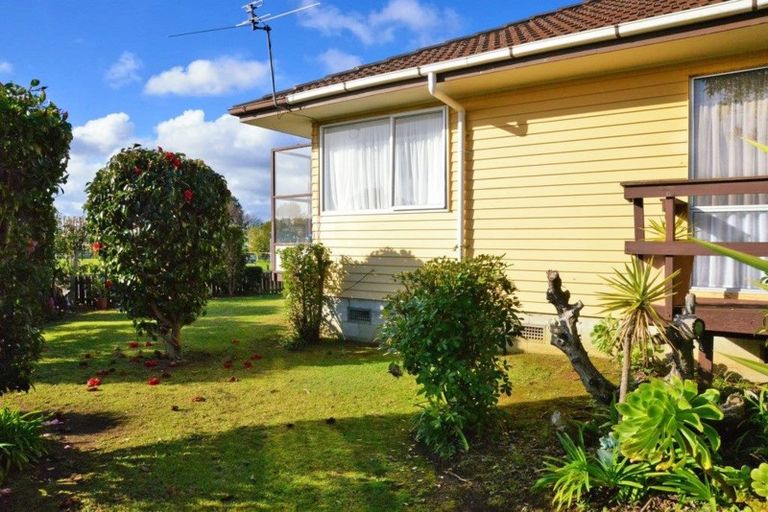 Photo of property in 1/32 Gibbons Road, Weymouth, Auckland, 2103