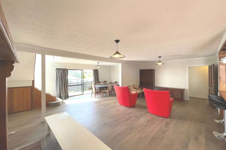 Photo of property in 122 Triangle Road, Massey, Auckland, 0614