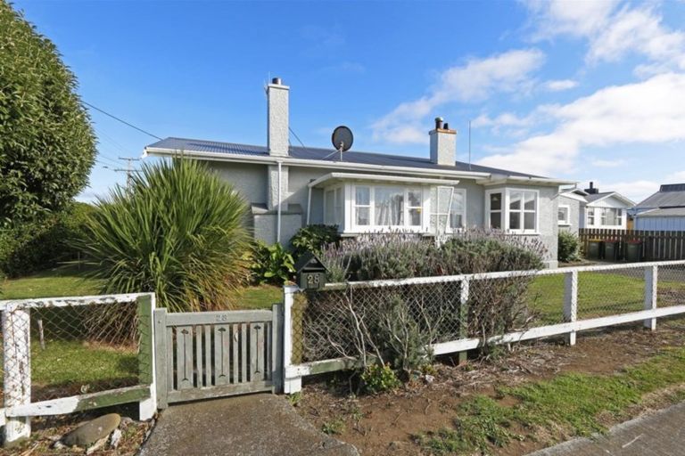 Photo of property in 28 Napier Street, Opunake, 4616