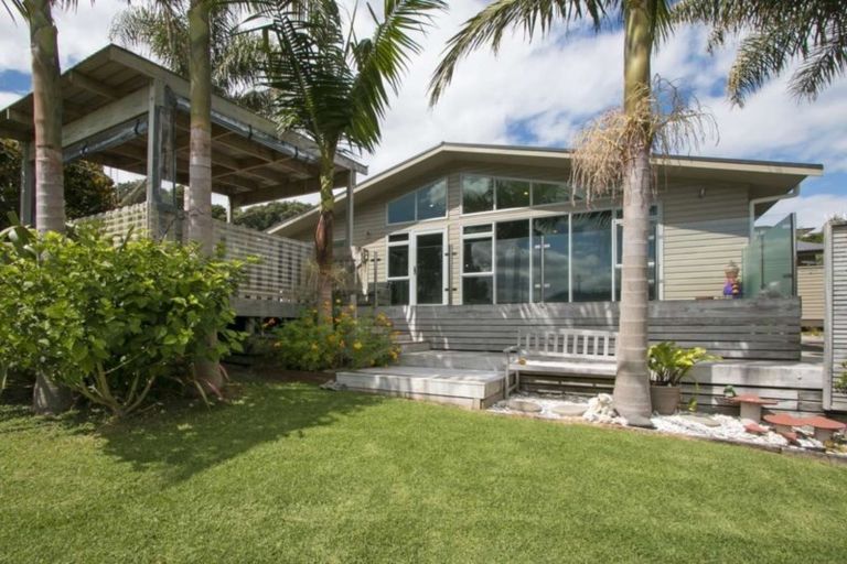 Photo of property in 25 Moana Drive, Mahia, 4198