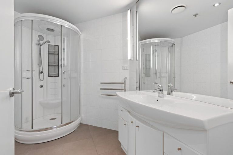Photo of property in 1/6d Durham Street, Tauranga, 3110